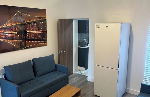 Coventry House | A newly refurbished house catering for family, friends or work colleagues.