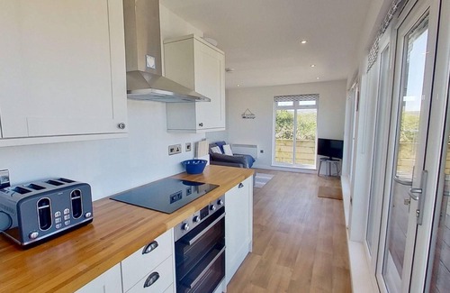 Hayle Ski Chalet | A newly renovated chalet with a fabulous enclosed deck and close to the beach.