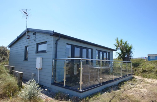 Hayle Ski Chalet | A newly renovated chalet with a fabulous enclosed deck and close to the beach.