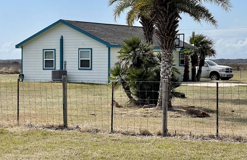 Cedar Lane Cottage | A Nice & Quiet Cottage By The Creek