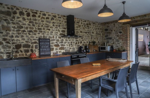 Saint-Pierre-du-Mesnil House | A night in a medieval castle