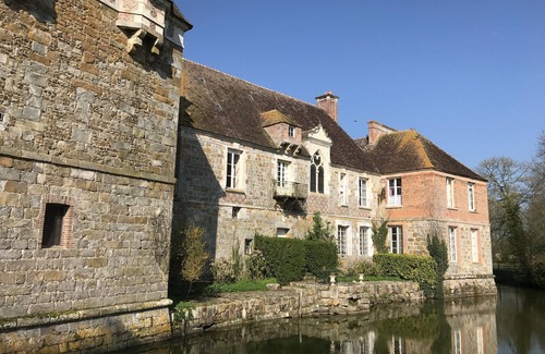 Saint-Pierre-du-Mesnil House | A night in a medieval castle