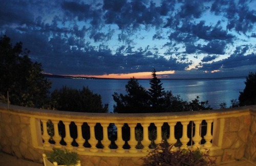 Starigrad House | A P A R T M E N T - 7 7 Private beach & swimming pool