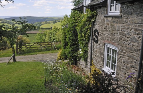 Llanidloes Cottage | A Peaceful Hideaway With Stunning Views