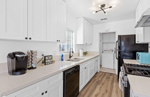 Walnut Valley House | A Pet Friendly 3BR/2BA Queen Suite in West Covina