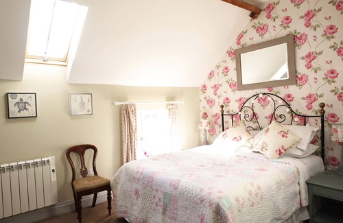 Breedon on the Hill Cottage | A pet-friendly/family mews cottage in the centre of the village yet very private