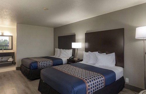 Florida Center Hotel | A Place to Unwind, Unplug, and Recharge! Free Parking, Near Museum of Illusions!