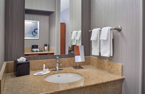 Eden Prairie Hotel | A Place You'll Surely Enjoy! Onsite Pool, Pets Allowed with Fee