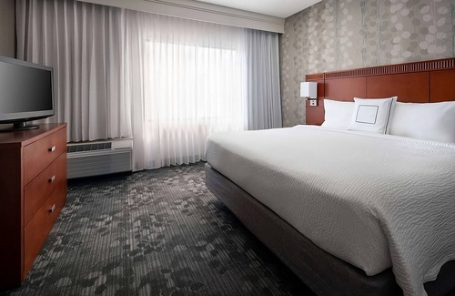 Camelback East Hotel | A Place You'll Surely Enjoy! w/Outdoor Pool, Near Desert Storm Park