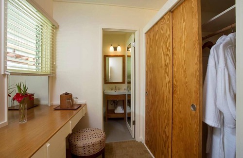 Volcano Hotel | A Place You'll Surely Enjoy! Deluxe Crater View King Unit, Free Parking!