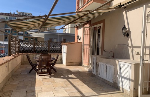 Quartiere XXXIV Lido di Ostia Levante Apartment | A Pochi Passi dal Mare, Ideale per le Famiglie, Grande Terrazza Attrezzata