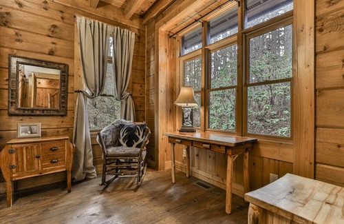 Suches Cabin | A-pool-achian Escape