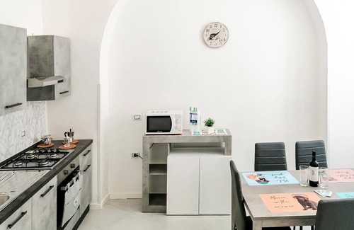 Noicattaro House | A practical vacation home in the historic center of Noicattaro awaits you.