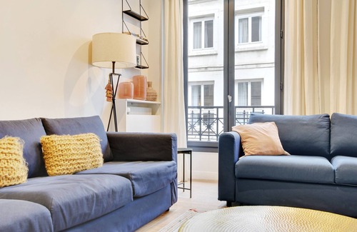 Palais-Royal Apartment | A Prestigious 2BR/1BA in Louvre