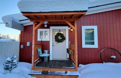 College Apartment | A Private City, Cabin-feel Studio for 1 Person