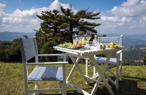 Mae Kon Villa | A private luxury retreat set in lush gardens and rice fields