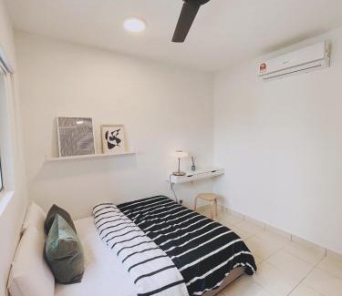 Kota Warisan Apartment | A Private Room With Private Bathroom & Private Entrance,15 mins to KLIA, KLIA2, Sepang- Host By Private Locals Resident, Provide Paid Airport Transport Service, Downstairs Eatery & MCD, Petrol Station, ATM, 7-11