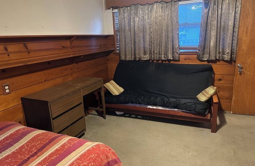 Old Town House | A Private room with shared bathroom inside House in Torrance with AC and WiFi.