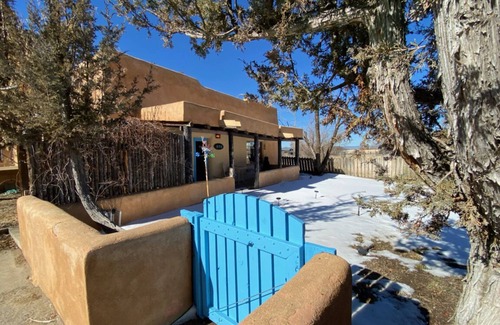 Taos House | A Quaint 2 bedroom/2 Bath just minutes from the Taos Town Plaza