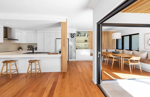 Coolum Beach Villa | A r é s l Luxe Oceanfront Villa