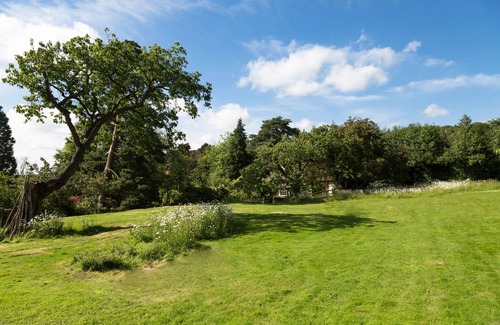 Sevenoaks Cottage | A recently converted Kent ragstone coach house near Sevenoaks.