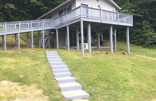Robbinsville Cottage | A remodeled cottage close to the Dragon, Cherohala Skyway and area attractions.