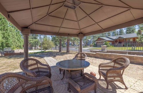 Fox Farm House | A Resort like Destination & Sleeps 16 Comfortably
