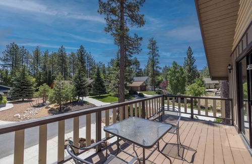 Fox Farm House | A Resort like Destination & Sleeps 16 Comfortably
