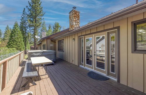 Fox Farm House | A Resort like Destination & Sleeps 16 Comfortably