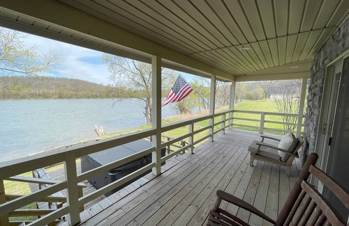 Pleasant Grove House | A River Runs Through It