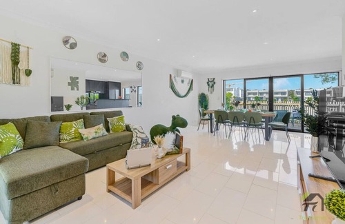 Gold Coast House | A romantic beachfront home that accommodates 8 people