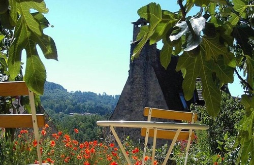 Domme House | A romantique pittoresque house located inside the fortified walls of Domme.