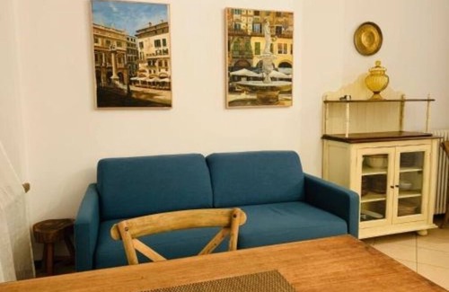 Sud-Est Apartment | A room with a view inside Verona old town, few steps from the Arena!