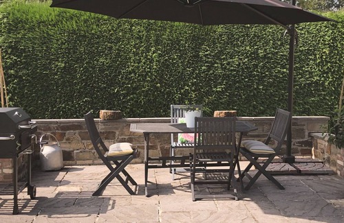 Beaworthy Cottage | A rural retreat in a woodlands with large gardens.