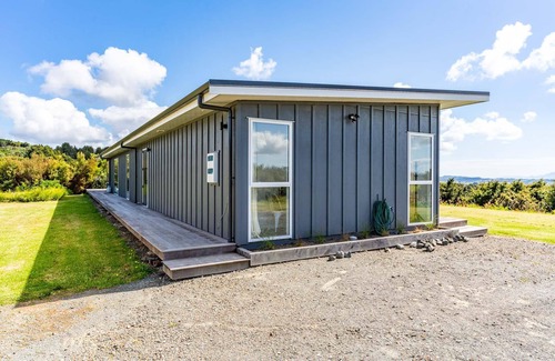 Mangawhai House | A Rural Retreat - Modern sunny holiday home with panoramic views over Mangawhai