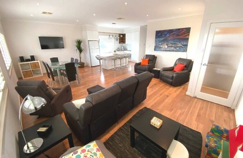 Port Hughes Apartment | A Sea Dream – Upstairs Self Contained Dwelling – Port Hughes