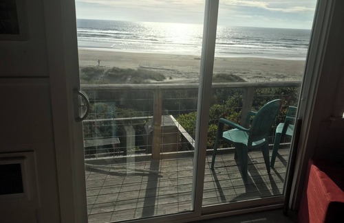 Florence Cottage | A seaside cottage with amazing ocean and beach views to relax and recharge