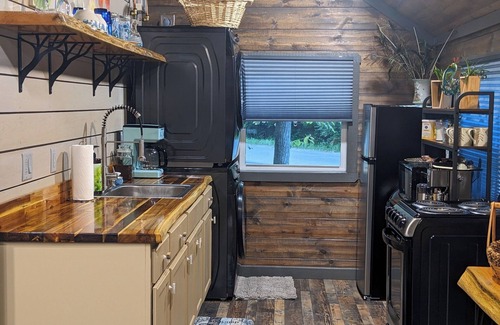 Goreville Cabin | A secluded 1-bedroom cabin in the Shawnee National Forest at the Lake of Egypt.