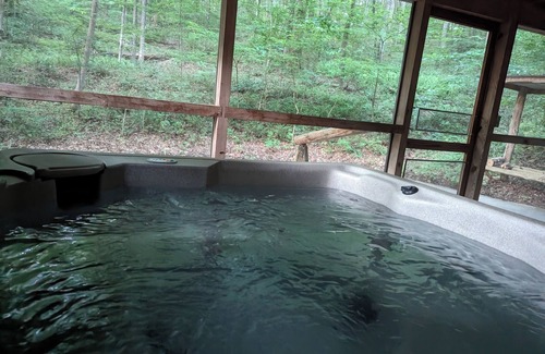 Rockbridge Cabin | A secluded couples retreat set in a mature forest in the beautiful Hocking Hills