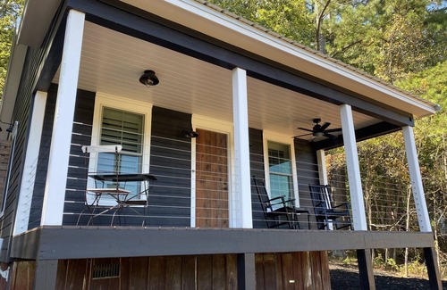 Rome Cottage | A secluded haven on 5,000 acres in NW Georgia, just 45 minutes from Atlanta and Chattanooga, and a quick 10-minute drive to downtown Rome. Explore private trails along the Etowah river, bask in wildlife, and gaze at mesmerizing stars. Your perfect es