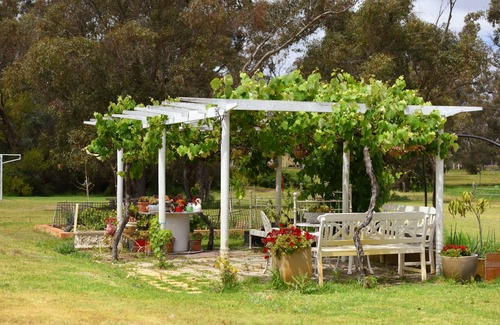 Banjup Other | A Self -Catering Cottage Suits all (A queen Size Bed)