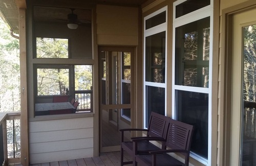 Lost Bridge Village House | *A Shore Thing * A Gorgeous Lakefront Home Steps Away From Beaver Lake