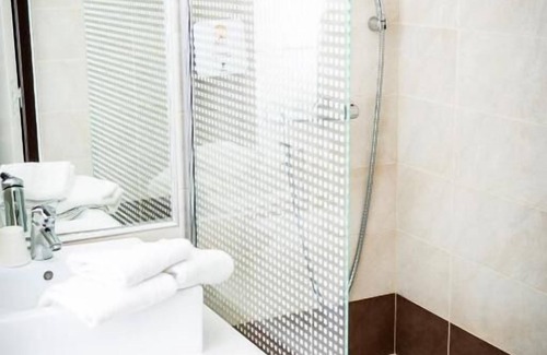 Gap Hotel | A Short Drive to Céüse! FIDO-friendly Unit with Onsite Parking! Seasonal Pool!