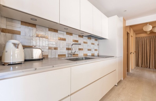 Cannes City Centre Apartment | A short stroll to Palais/Beach, Terrace & Seaview