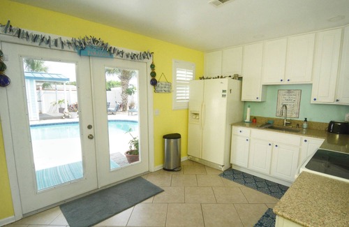 Roberta Heights House | A Slice of Paradise - unlimited well mannered pets