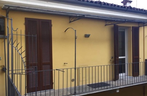 Cremona Apartment | A small and modern wedding favor in the historic center of the city
