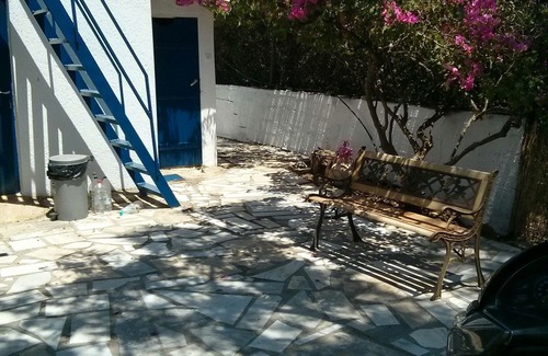 Agios Nikolaos Town Cottage | A Small Villa Made for Exclusivity & Relaxation. 5' Walk To The Beach + WiFi
