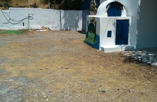 Agios Nikolaos Town Cottage | A Small Villa Made for Exclusivity & Relaxation. 5' Walk To The Beach + WiFi