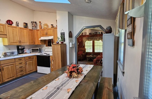 Conway Cottage | A Southern Cozy Resting Place private, 4 miles to River, 90, 22, Intnational Dr