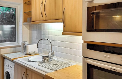 Calcot Cottage | A spacious and well presented bungalow with amazing views over Berkshire.